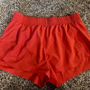 Athleta Hustle 3’’ shorts red/coral